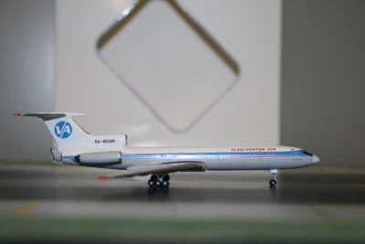 Aeroclassics 1:400 Vladivostok Asia Tupolev TU-154 RA-85588 (AC419863) - Image 1 of 4