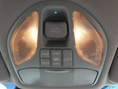 Hyundai Santa Fe Interior Roof Reading Light & Sunroof Control MK3 2012 - 2018 - Image 1 of 3