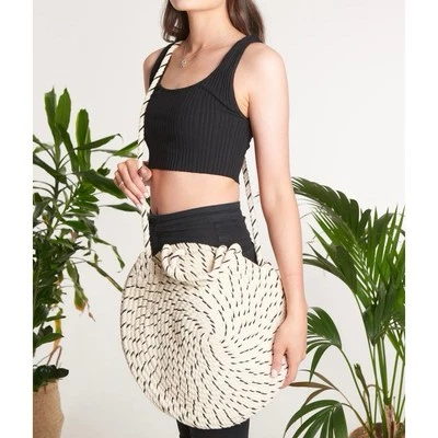 Zara Trafaluc TRF 圆形绳子斜挎包带流苏罕见 Find Summer 钱包 — 第 1/4 张图片