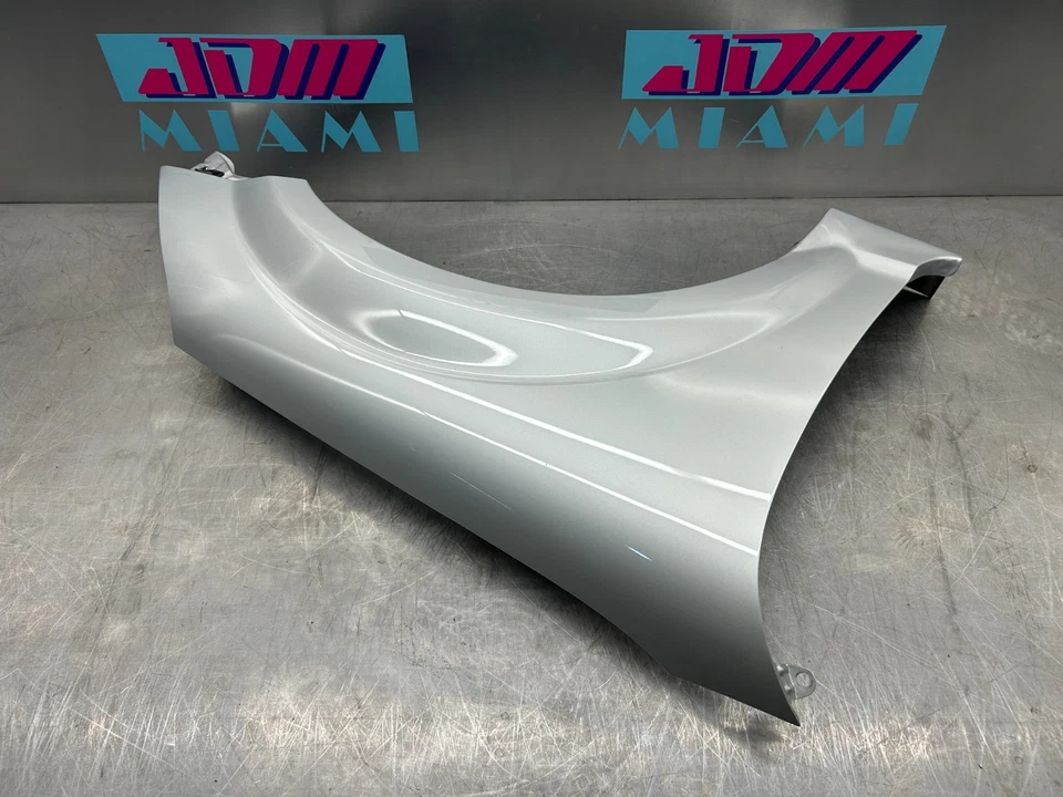 Guardabarros delantero derecho Toyota MR2 Spyder 2000-05 plateado = lado del pasajero OEM genuino Foto 1 de 4