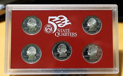 2004 United States Mint 50 State Quarters Silver Proof Set in Original Box + COA - Image 1 of 4