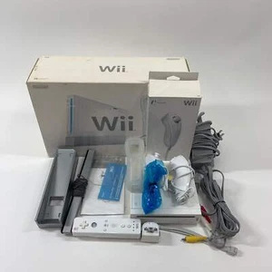 Nintendo Wii Video Game Console RVL-001 White BUNDLE - Picture 1 of 7