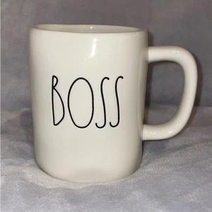 Tazza Rae Dunn nuova senza etichette "BOSS" 16 oz bianca lettere nere caffè collezione artigianale - Foto 1 di 4