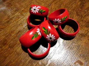 Set mit 7 roten handbemalten Blumen Serviettenringen aus Holz GÄNSEBLÜMCHEN - Bild 1 von 3