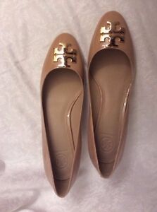 NIB TORY BURCH Tory Beige Raleigh 40mm Patent Leather Pumps Size 8 / 9