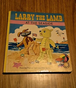 Larry the lamb at the Sea side - Picture 1 of 4