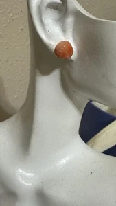 CARVED PINK CORAL HAWAIIAN SCALLOP SEASHELL 14K YELLOW GOLD STUD EARRINGS - Picture 1 of 7