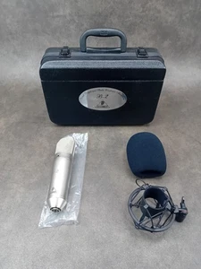 Behringer B2 Condenser Microphone Silver - Picture 1 of 11