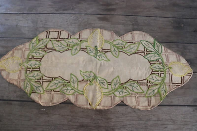 BEAU NAPPERON  en TISSU ( LIN ou COTON) , citron, chemin de table - Photo 1/3