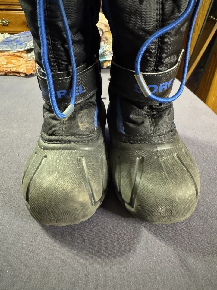 Botas de nieve de invierno aisladas Sorel Flurry TP para niños negras azules 9 forros incluidos Foto 1 de 4