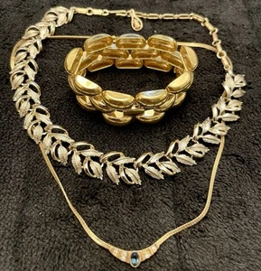 Lotto gioielli vintage tutti Avon collana ciondolo tono oro strass smalto splendida - Foto 1 di 4