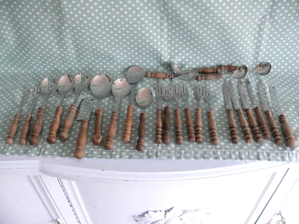 26  Besteckteile mit Holzgriff vintage shabby Nostalgie UTC - Bild 1 von 4