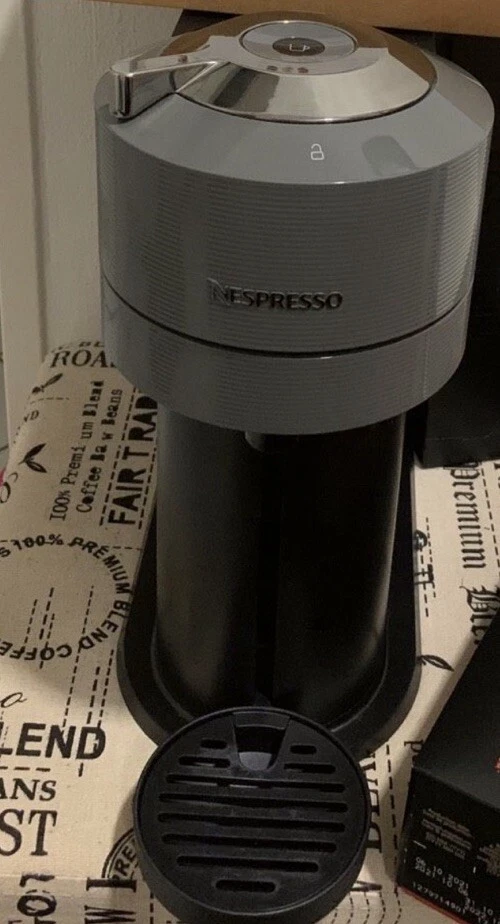 Nespresso Vertuo Next Kapselmaschine - Grau Inkl. 5 Kapseln (Hazelnut Muffin) - Bild 1 von 1