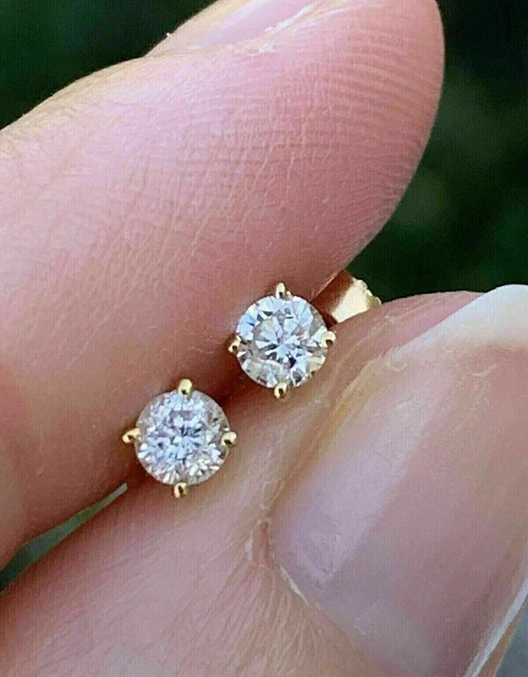Bonitos aretes solitarios de corte redondo de oro amarillo de 14 k de diamantes cultivados en laboratorio de 1 quilate Foto 1 de 4