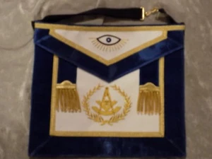 Past Master Masonic Apron Gold Bullion w/ Square Wreath Tassels Satin Pocket NEW - Picture 1 of 4