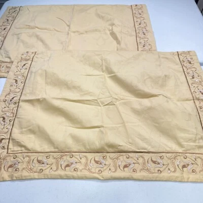 JCPENNEY FUNDA DE ALMOHADA FARSA PAR CHRIS MADDEN ORO AMARILLO BORDADO ALGODÓN Foto 1 de 4