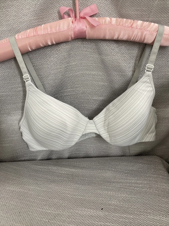 Barely There 32C Bra Beige Underwire Comfortable Curves Lightly Pad 4364 - Image 1 of 4