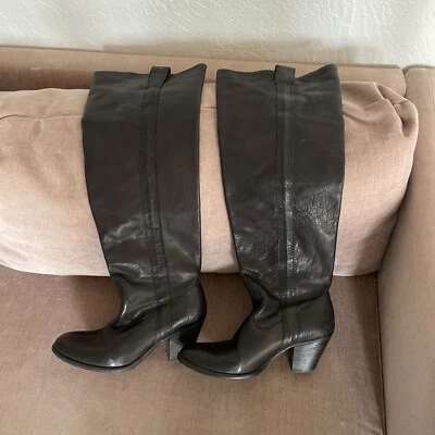 Botas altas pretas Frye Over The Knee motociclista salto de couro boho ocidental 9 em excelente estado usado - Imagem 1 de 4