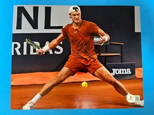 FOTO Holger Rune Dinamarca Tenis Firmada Automática 8x10 Beckett BAS Autenticada - Imagen 1 de 2