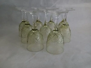 Tolles Set mit 9 Standgläsern aus böhmischem Kristall grün gemeißelt - Bild 1 von 7