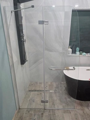 Puerta de ducha con bisagras AQUA ULTRA 45 x 72. Cristal transparente 5/16". Acabado cromado. Foto 1 de 2