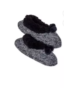 Joyspun Womens Black Soft Faux Fur Knit Slipper Socks W/ Pom Ball Shoe Size 4-10 - Picture 1 of 11