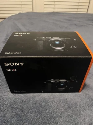 全新索尼 Cyber-shot DSC-RX1RM2 4240 万像素数码相机 - 黑色(套件 带 35 毫米镜头) — 第 1/4 张图片