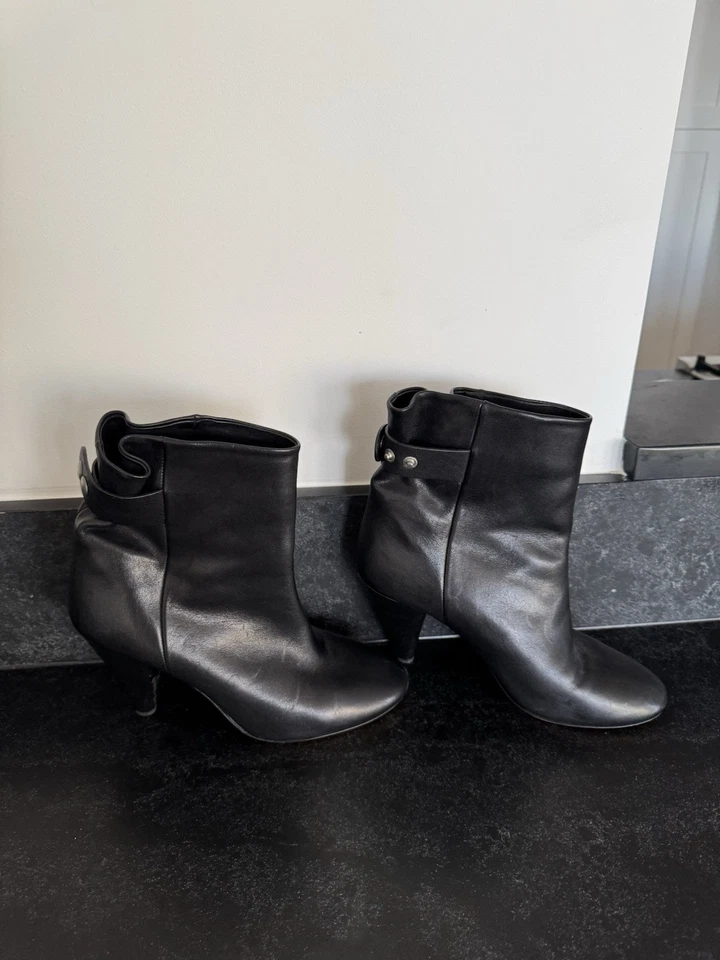 Botines Isabel Marant de cuero negro Foto 1 de 4