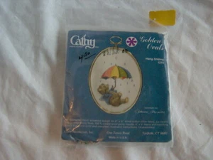 CATHY NEEDLECRAFT GOLDEN OVALS HANG GLIDING 1272 CREWEL BEAR w/ UMBRELLA - Picture 1 of 3