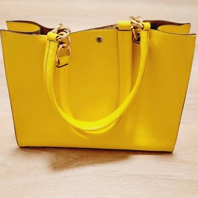 Bolso de mano Kate Landry amarillo con punta de hombro Foto 1 de 4