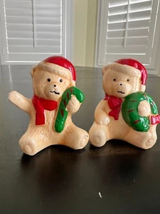 Salz- und Pfefferstreuer Teddybären halten Kranz und Zuckerstange 3 cm - Bild 1 von 4