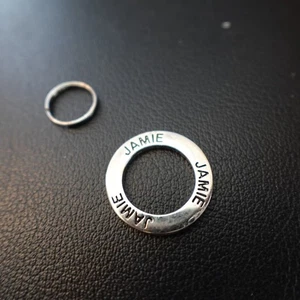 Jamie Dije Personalizado Tono Plata Círculo Anillo Grabado Nombre Regalo - Imagen 1 de 5