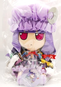 Touhou Plush Series 95 Patchouli Knowledge Fumo Fumo Plush Doll Badge Set NEW - Picture 1 of 2