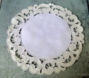 Centrino Rotondo Antico Cotone Bianco Fatto a Mano Con Ricamo Brogue N30 - Imagen 1 de 3