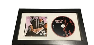 QUEENS OF THE STONE AGE BAND SIGNED AUTOGRAPH x4 SELF TITLED FRAMED & MATTED CD - Picture 1 of 4