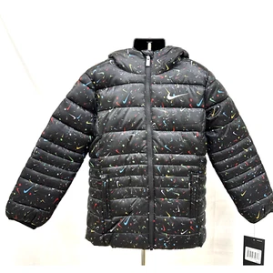 NWT Nike Girls Black Multi/ Swoosh Pattern Hooded Zip-Up Coat Sz 5 - Picture 1 of 7