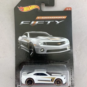 2016 Hot Wheels Camaro Fifty Serie 6/8 '13 CAMARO weiß & gold Auto - Bild 1 von 5