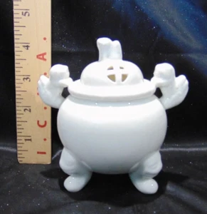 Vintage Small White Porcelain Japanese Foo Dog Incense Burner - Picture 1 of 8
