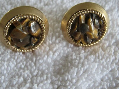 Gemelos antiguos Swank ojo de tigre multi piedra tono dorado con tachuela de corbata a juego Foto 1 de 4