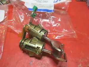 TOYOTA COROLLA--PRIZM 1988-1992 NEW---DOOR CYLINDER LOCK -PAIR R/L - Foto 1 di 2