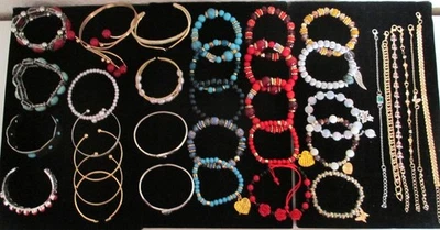 Modeschmuck Konvolut  35  Armbänder bunt gemischt  /  TOP Zustand  / A-04 - Bild 1 von 4