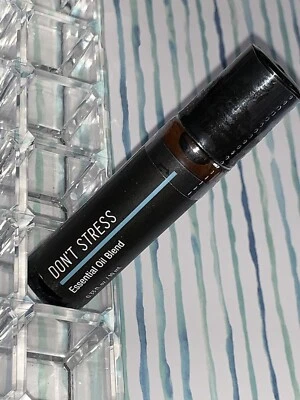 Mezcla de aceites esenciales Ulta DON’T STRESS, aumenta tu bienestar, se aplica a la piel Foto 1 de 4