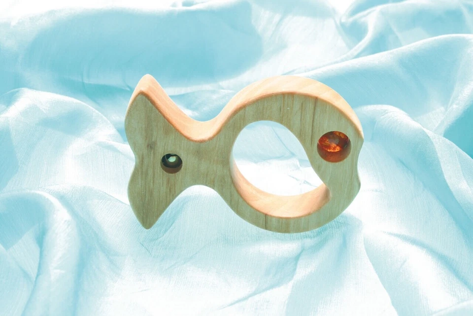 Sonajero de madera Grimms 08006 ojo ámbar en forma de pez NUEVO Foto 1 de 1