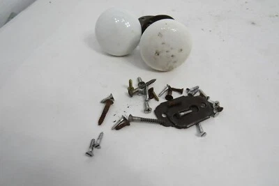 复古直径 2 英寸白色瓷制门把手套装带主轴和五金件 — 第 1/4 张图片