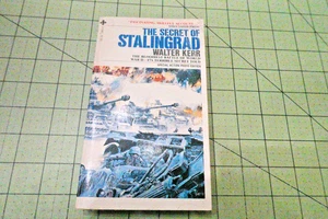 THE SECRET OF STALINGRAD BY WALTER KERR VINTAGE PLAYBOY PRESS WAR BOOK WW2 - Picture 1 of 3