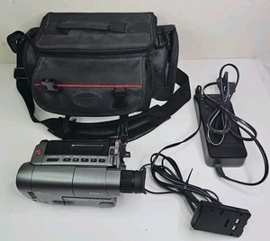 Sony CCD-TRV22 8mm Video 8 Camcorder Player Video Transfer Handycam - TESTED - Picture 1 of 12
