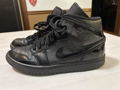 Nike Air Jordan 1 Mid Retro WMNS charol triple negro BQ6472-002 Foto 1 de 4