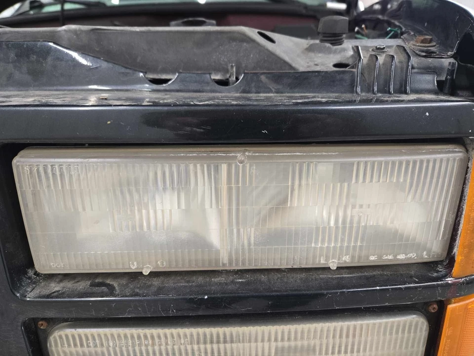 Conjunto de faros izquierdos usados se adapta a: 1999 Gmc Suburban 1500 compuesto izquierdo grado A Foto 1 de 4