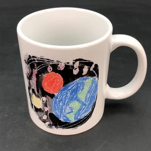 Taza colorida de 12 onzas de tierra y planetas dibujados a mano con lápiz - Imagen 1 de 8