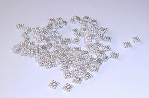50 Stück Metall Quadrate 5 x 5 mm Farbe silber - Spacer - Bild 1 von 1